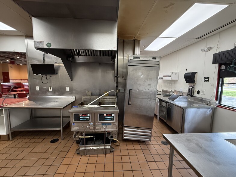 More Photos Of 1365 Jungermann Rd, Saint Peters Restaurant For Sale