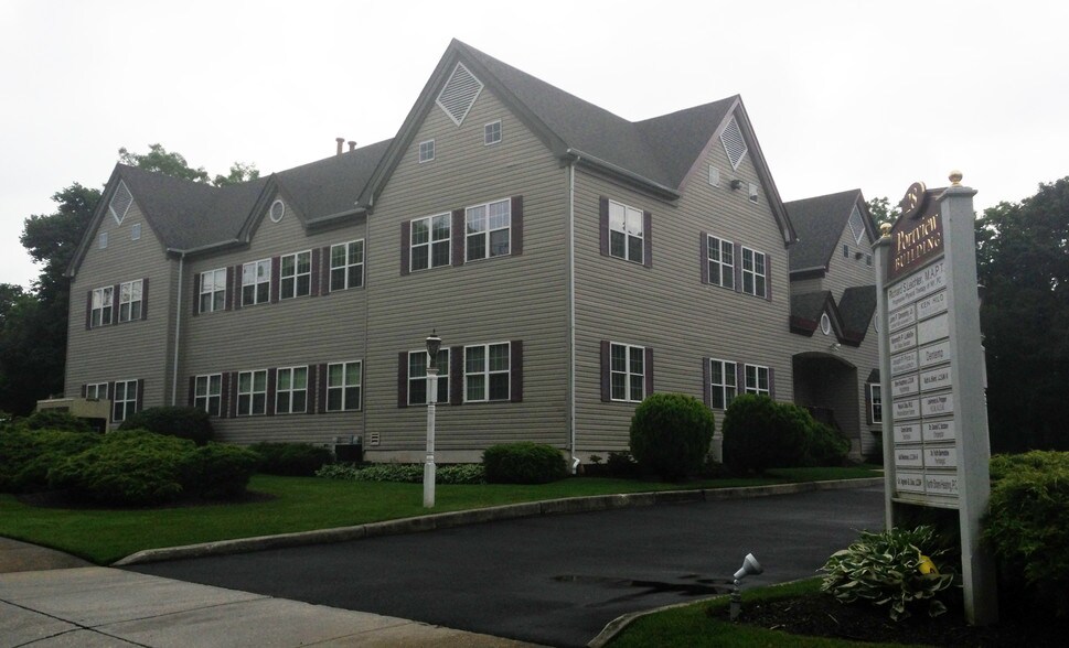 More Photos Of 28 N Country Rd, Mount Sinai Medical For Lease