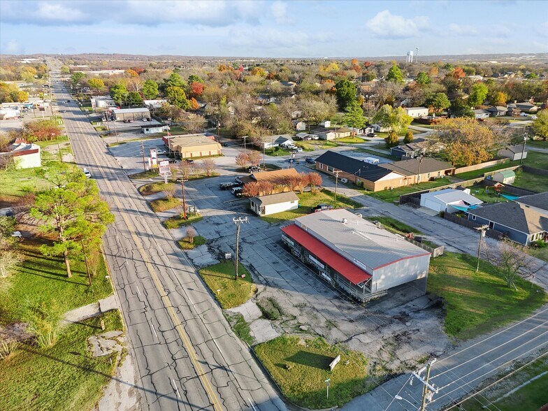 More Photos Of 317 W FM 120, Pottsboro General Retail For Sale