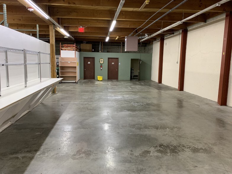 More Photos Of 335 N Wycoff Ave, Bremerton Distribution For Sale