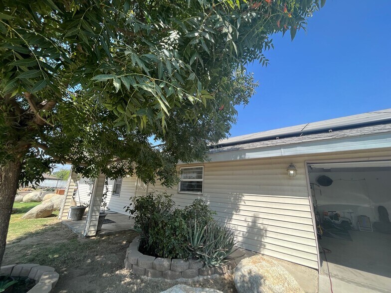 More Photos Of 1810 S Chester Ave, Bakersfield Service For Sale