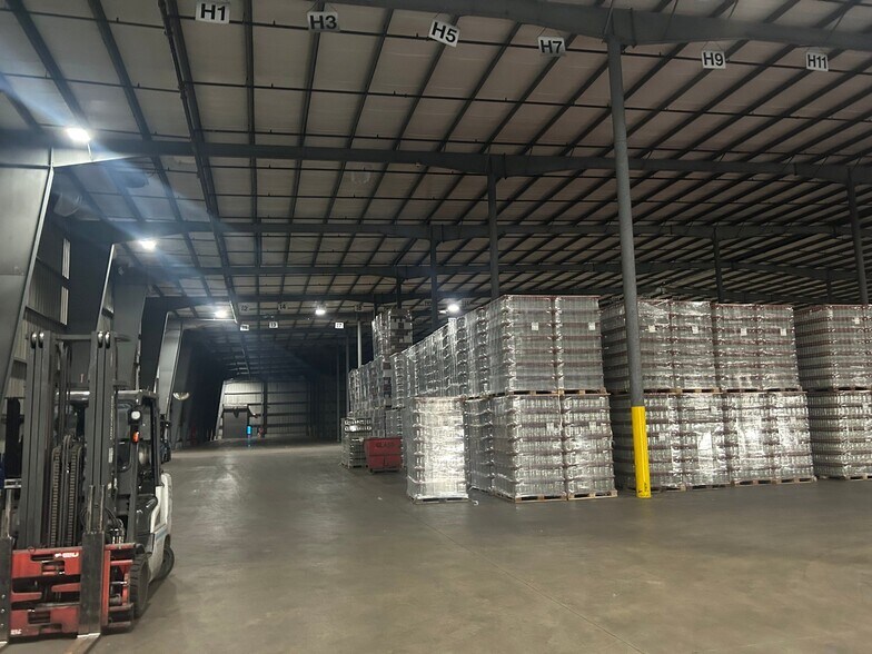 More Photos Of 13850 Cottage Grove Ave, Dolton Manufacturing For Lease