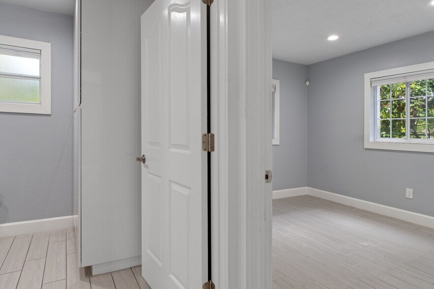 More Photos Of 17110 Gunn Hwy, Odessa Loft Creative Space For Sale