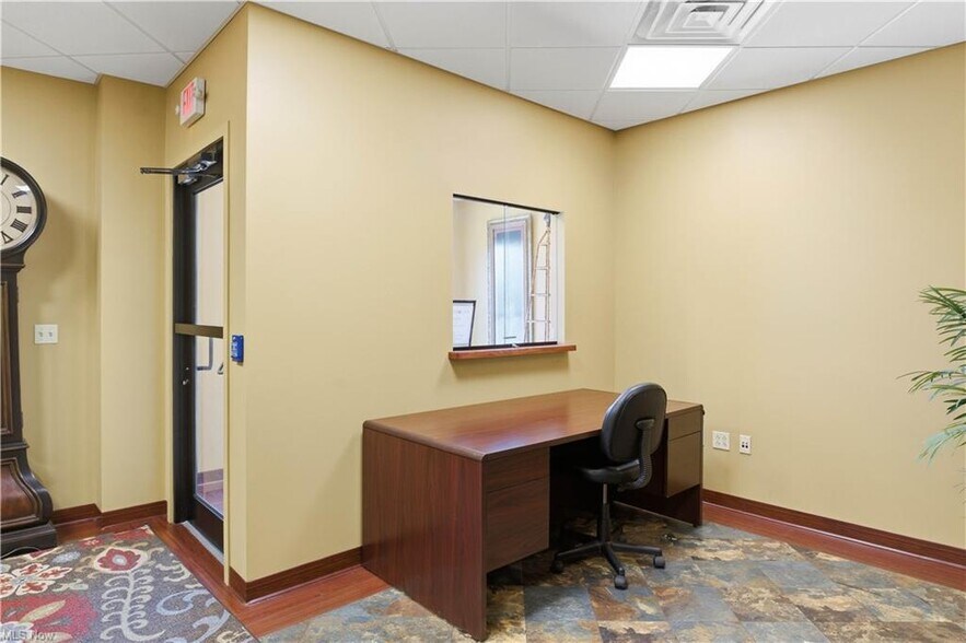 More Photos Of 319 Howard Dr, Sandusky Office For Sale