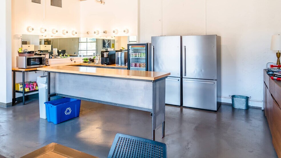 More Photos Of 3000 E Cesar Chavez St, Austin Office For Lease