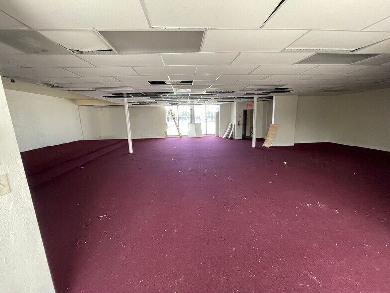 More Photos Of 2150 NW 21st St, Miami Office For Lease