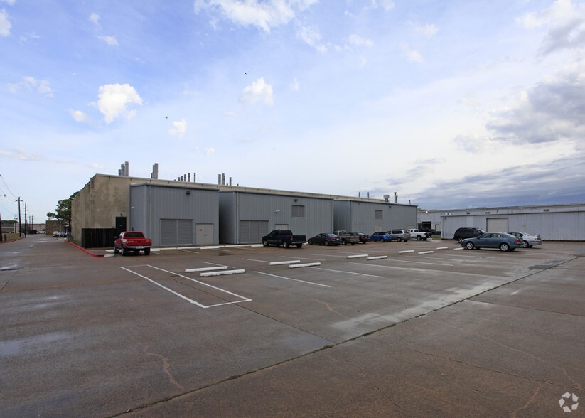 More Photos Of 900 Gemini St, Houston Warehouse For Lease