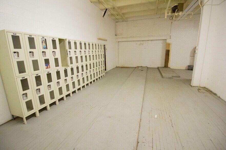 More Photos Of 126 Avenue C, Springfield Manufacturing For Sale