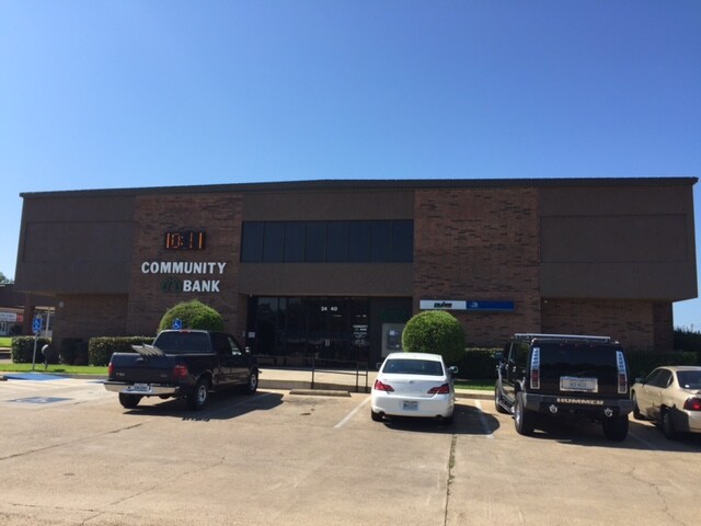 More Photos Of 2440 S High St, Longview Office For Lease