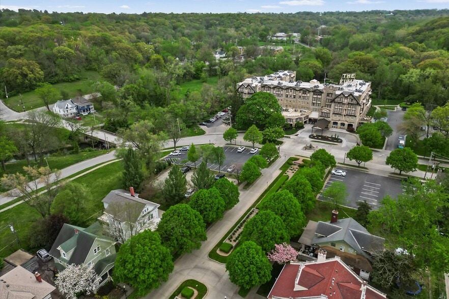 More Photos Of 453-463 S Thompson Ave, Excelsior Springs Storefront Retail Office For Sale