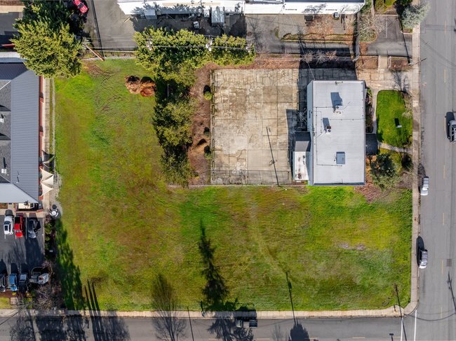More Photos Of 1596 NW Washington Blvd, Grants Pass Industrial For Sale