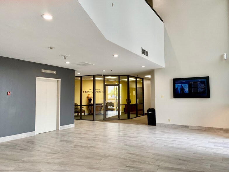 More Photos Of 1800 Teague Dr, Sherman Office For Lease