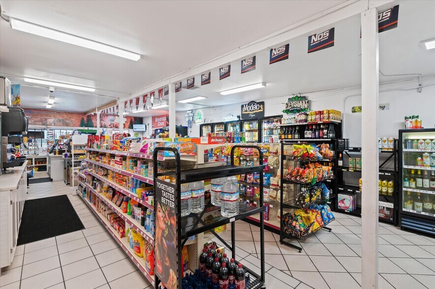 More Photos Of 1279 35th St, Springfield Storefront Retail Residential For Sale