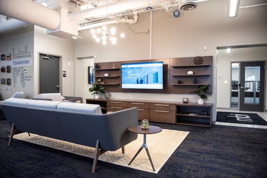 More Photos Of 227 W Judd St, Woodstock Office For Sale