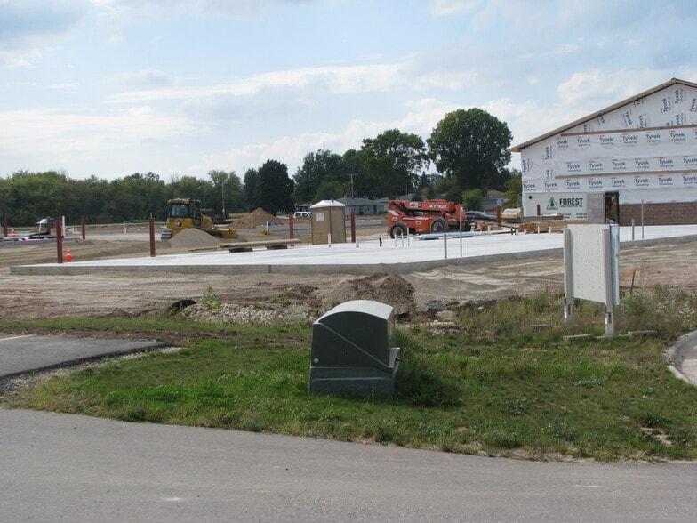 More Photos Of 3862 Norrie Dr, New Franken Showroom For Lease