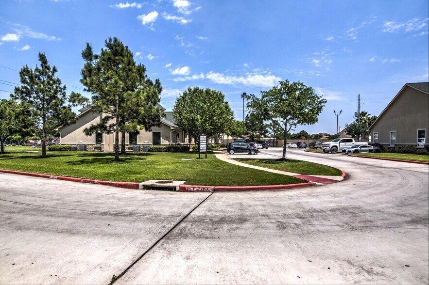 More Photos Of 11601 Spring Cypress Rd, Tomball Medical For Sale