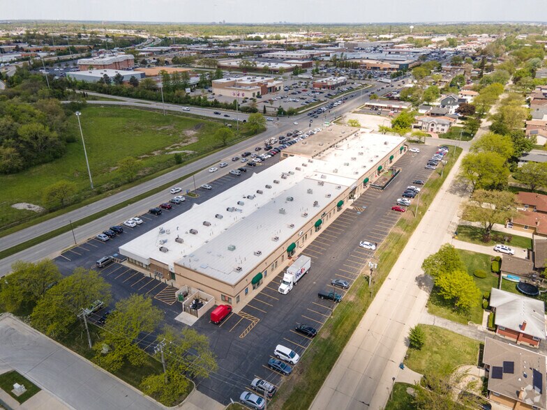 More Photos Of 559-617 N York St, Elmhurst General Retail For Lease