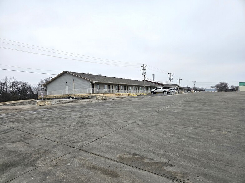 More Photos Of 1920 Bob Griffin Rd, Cameron Hotel For Sale