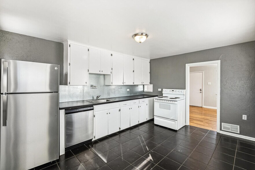 More Photos Of 2300 W 39th Ave, Denver Apartments For Sale