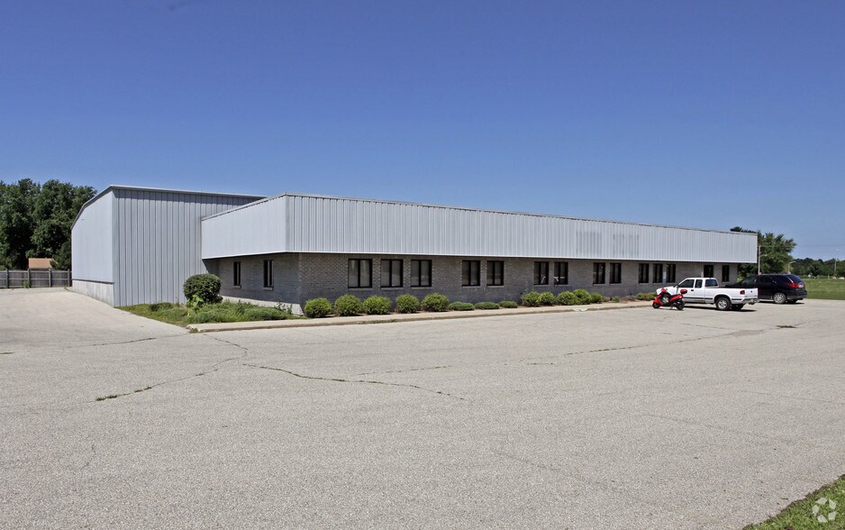 More Photos Of 2104 Beloit Ave, Janesville Warehouse For Lease