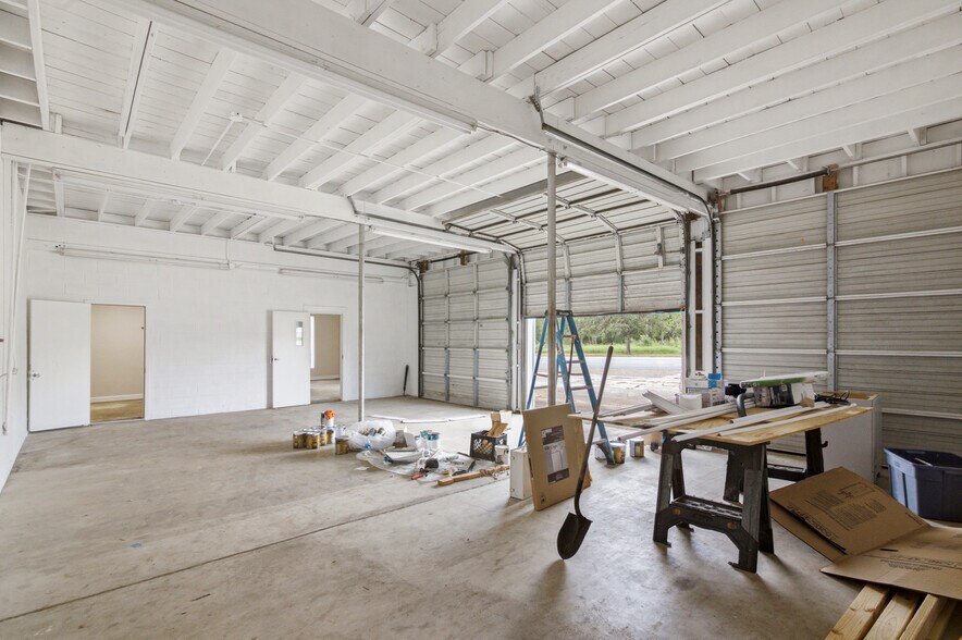 More Photos Of 4107 Port Lavaca Dr, Victoria Showroom For Sale