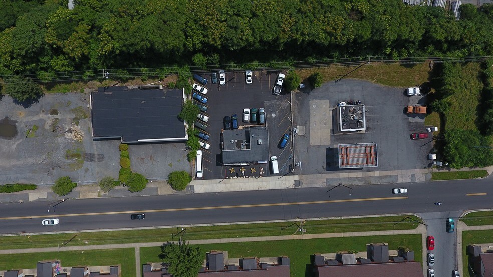 More Photos Of 1130 Pembroke Rd, Bethlehem Storefront Retail Residential For Lease