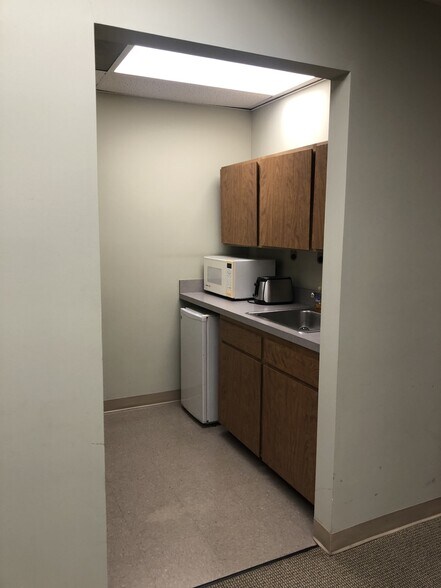 More Photos Of 1860 Charter Ln, Lancaster Office For Lease