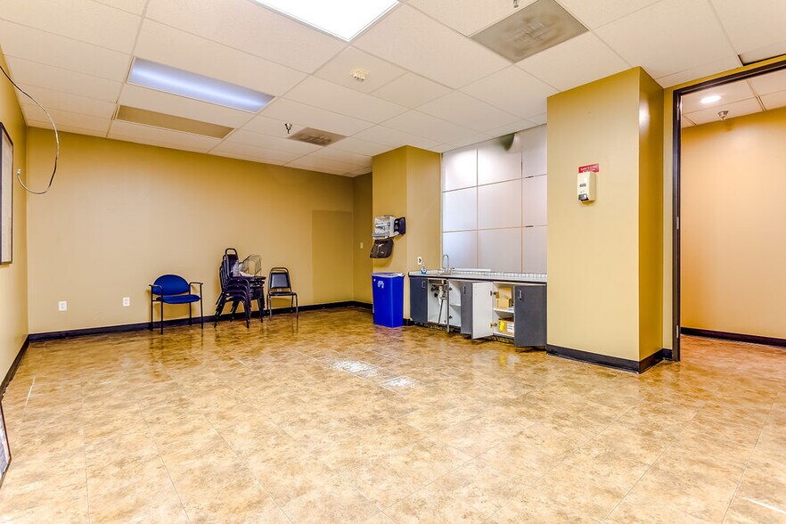 More Photos Of 2350 Valley View Ln, Dallas Loft Creative Space For Lease