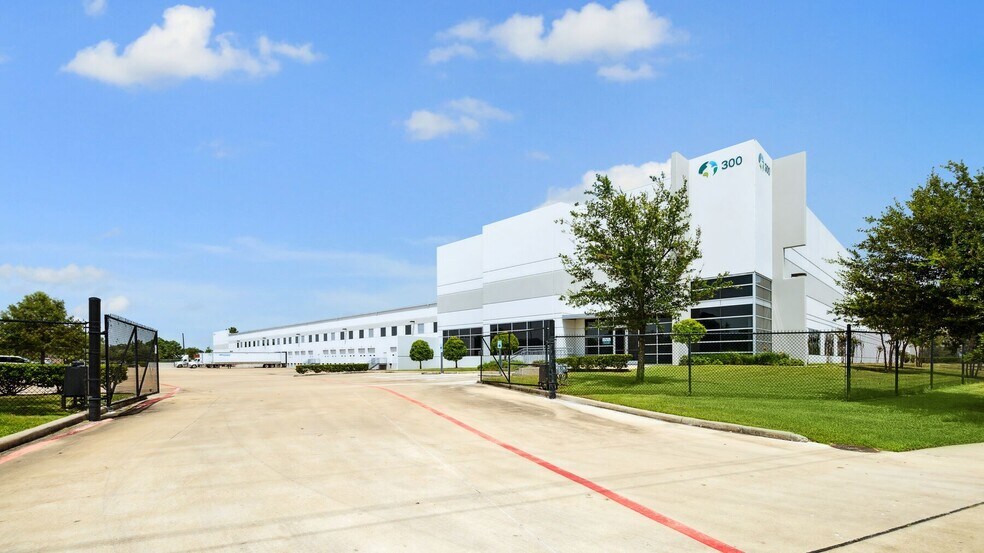 More Photos Of 300 Airtex Dr, Houston Distribution For Lease