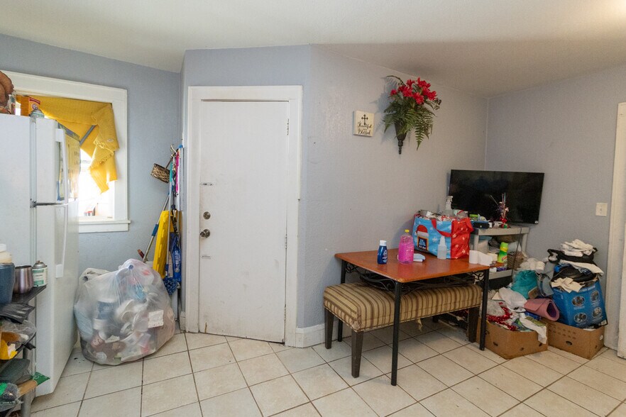 More Photos Of 1321 Payne Ave, Saint Paul Storefront Retail Residential For Sale
