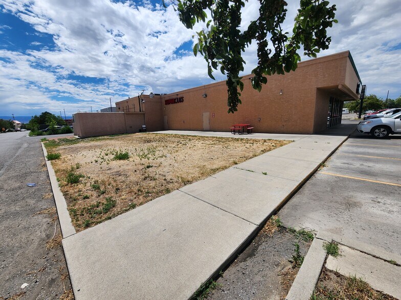 More Photos Of 3235 I-70 Business Loop, Clifton Freestanding For Lease