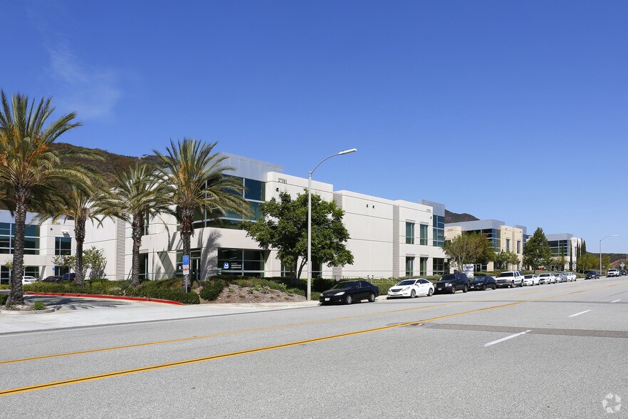 More Photos Of 27375-27381 Via Industria, Temecula Warehouse For Lease