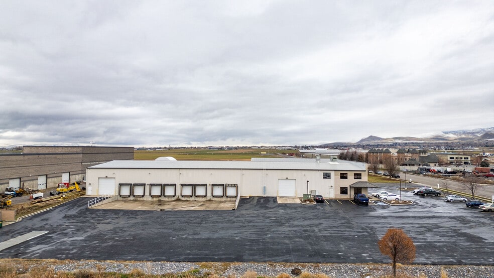 More Photos Of 3775 N 200 W, Hyde Park Service For Lease