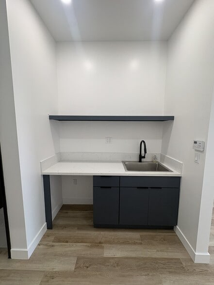 More Photos Of 12628 Raymer St, North Hollywood Warehouse For Lease