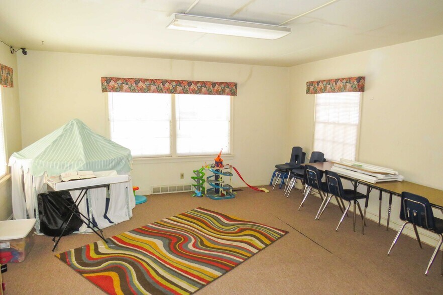 More Photos Of 1245 S Fabrique Dr, Wichita Flex For Sale