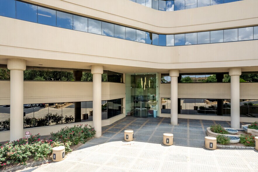 More Photos Of 7200 MoPac Expy N, Austin Office For Sale