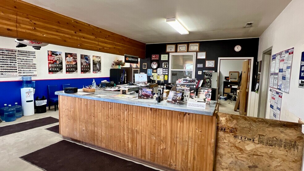 More Photos Of 1213 Elkhorn Dr, Wright Auto Repair For Sale