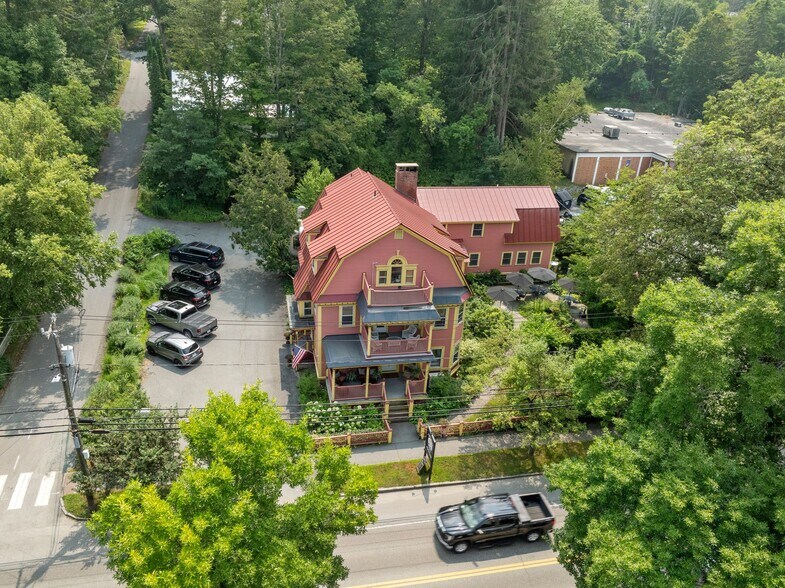 More Photos Of 41 Pleasant St, Woodstock Hospitality For Sale
