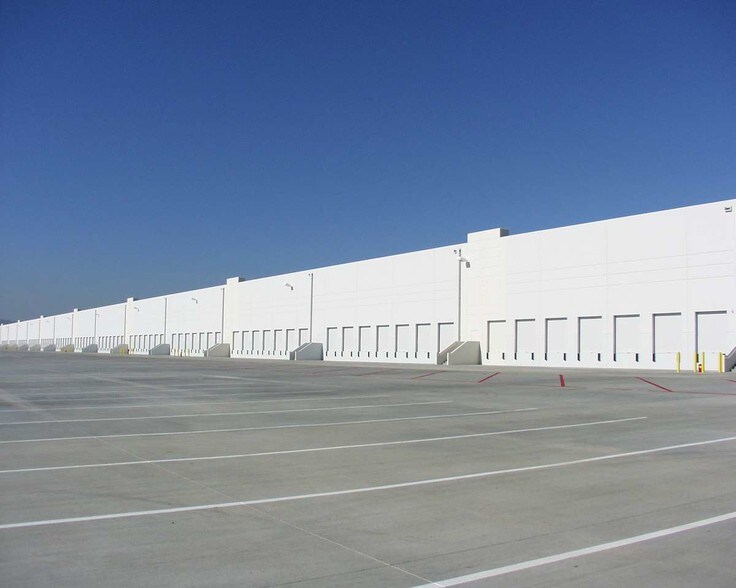 More Photos Of 350 Westmont Dr, San Pedro Distribution For Lease