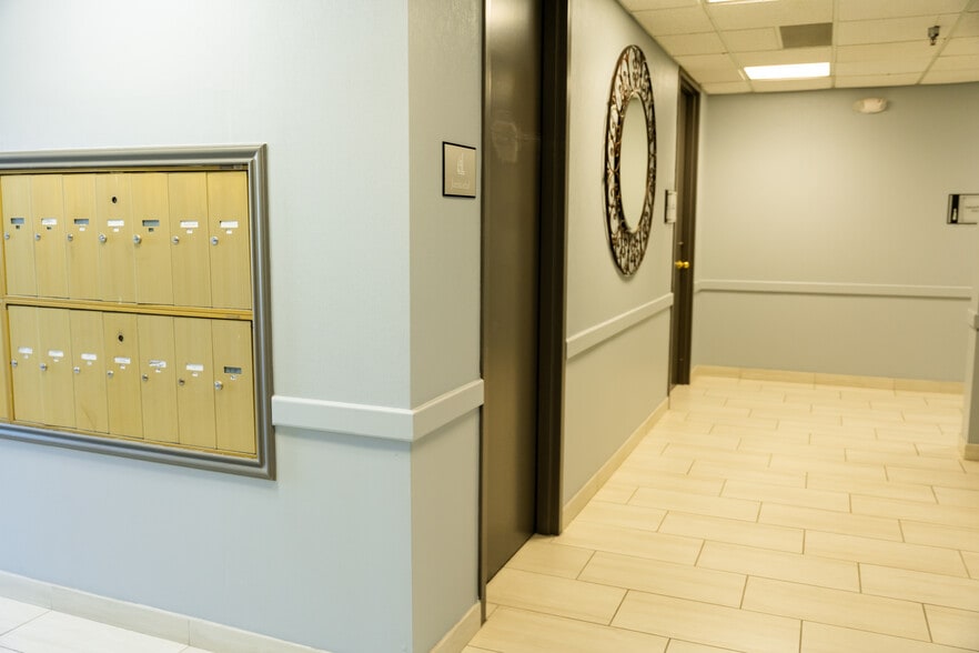 More Photos Of 407 N Cedar Ridge Dr, Duncanville Office Residential For Lease