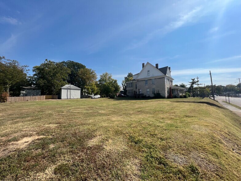 More Photos Of 320 East St, Memphis Office For Sale