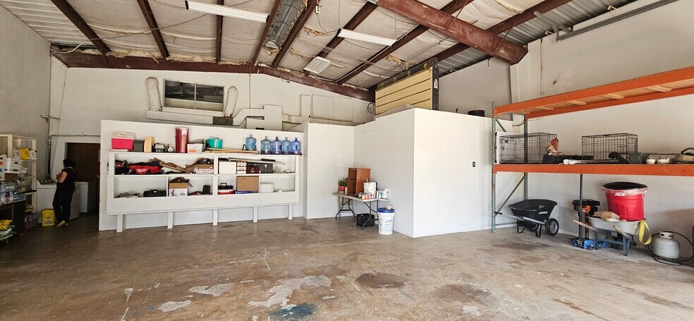 More Photos Of 130 Grand Ave, Bacliff Warehouse For Sale