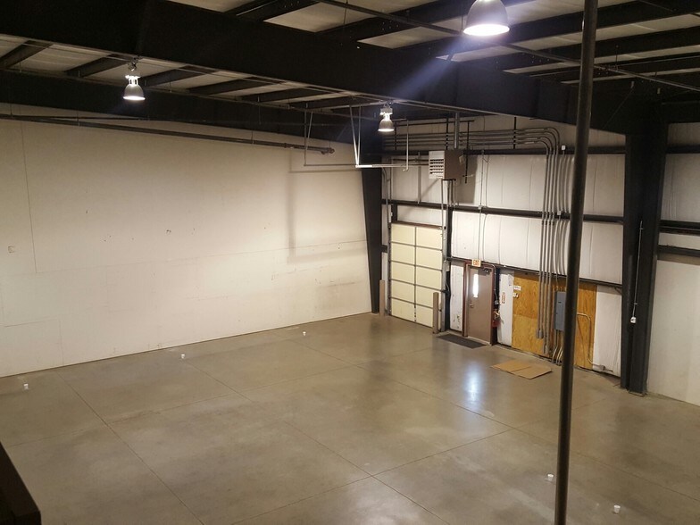 More Photos Of 760 Kacena Dr, Hiawatha Warehouse For Lease