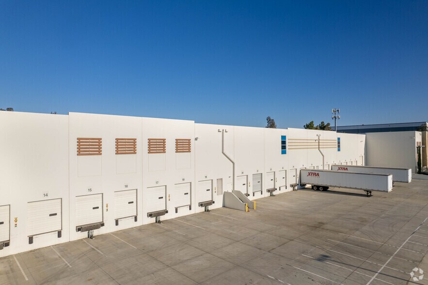 More Photos Of 2553 Sampson Ave, Corona Warehouse For Lease