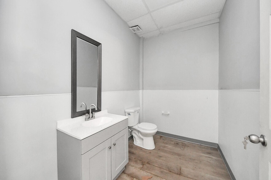 More Photos Of 11980 Alief Clodine Rd, Houston Light Distribution For Sale