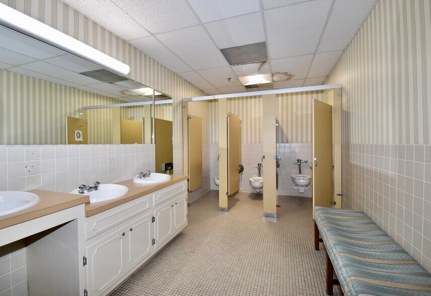 More Photos Of 118 N Church St, Jackson Office For Sale