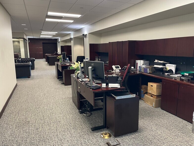 More Photos Of 1 Energy Pl, Pensacola Office For Lease