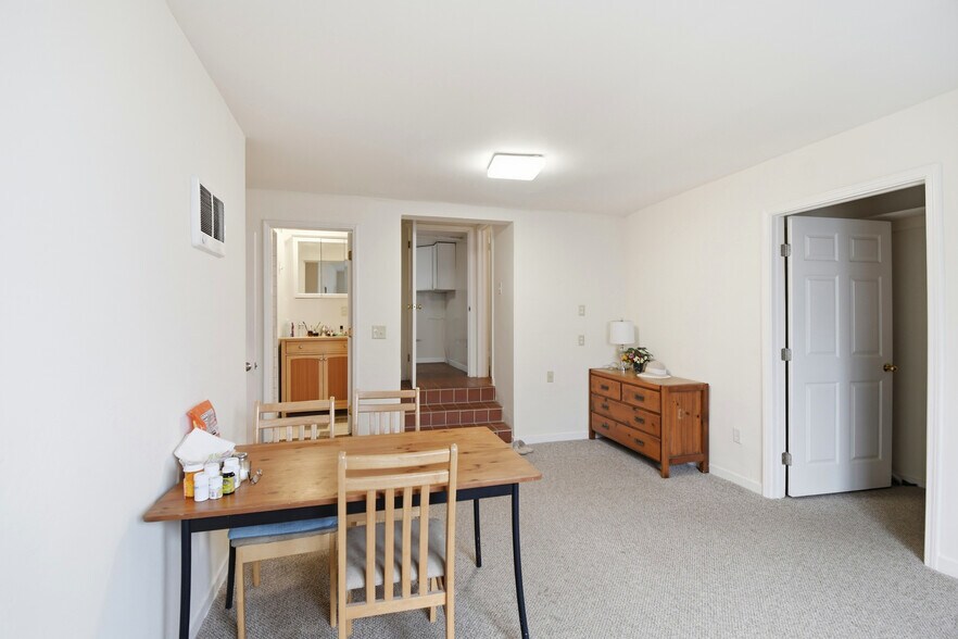 More Photos Of 2809-2815 Macdonald Ave, Richmond Office For Sale