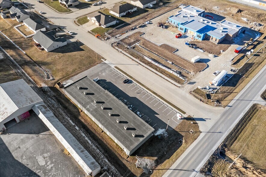 More Photos Of 1219 E Cedar St, New Baden Storefront Retail Office For Sale