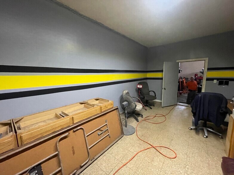 More Photos Of 6149 Cleveland St, Merrillville Industrial For Sale